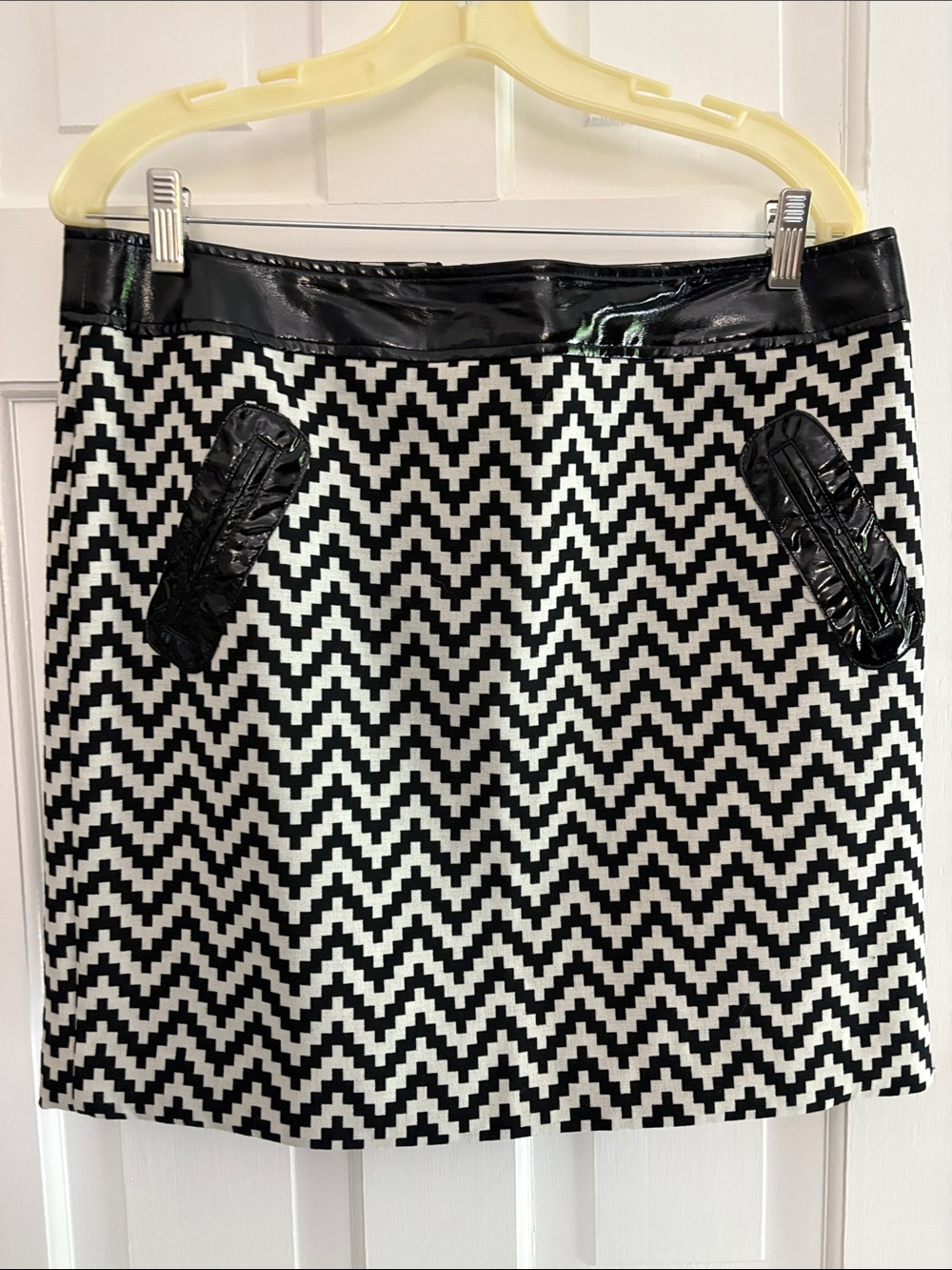 INC International Concepts Black and White Chevron Mini Skirt w/ Patent Trim 12